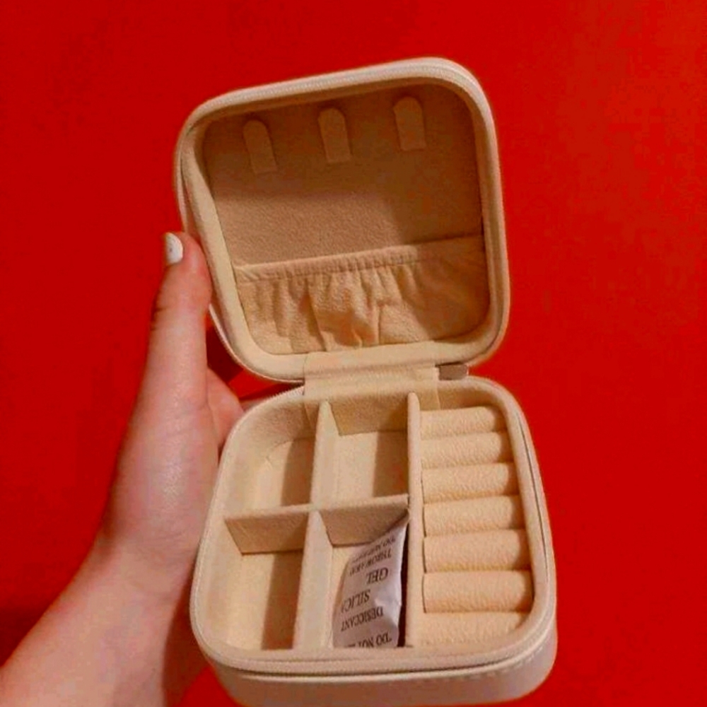 ♡Jewelry Storage Box♡ - Picture 2 of 4